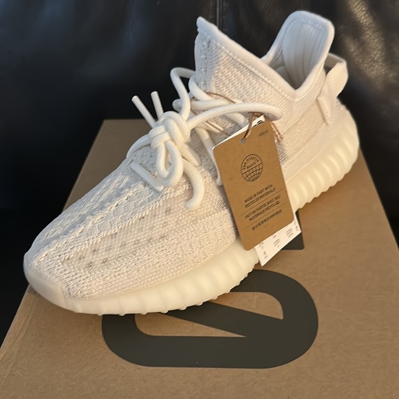 Brand new Yeezy boost 350 V2 size 4 - Picture 2 of 2